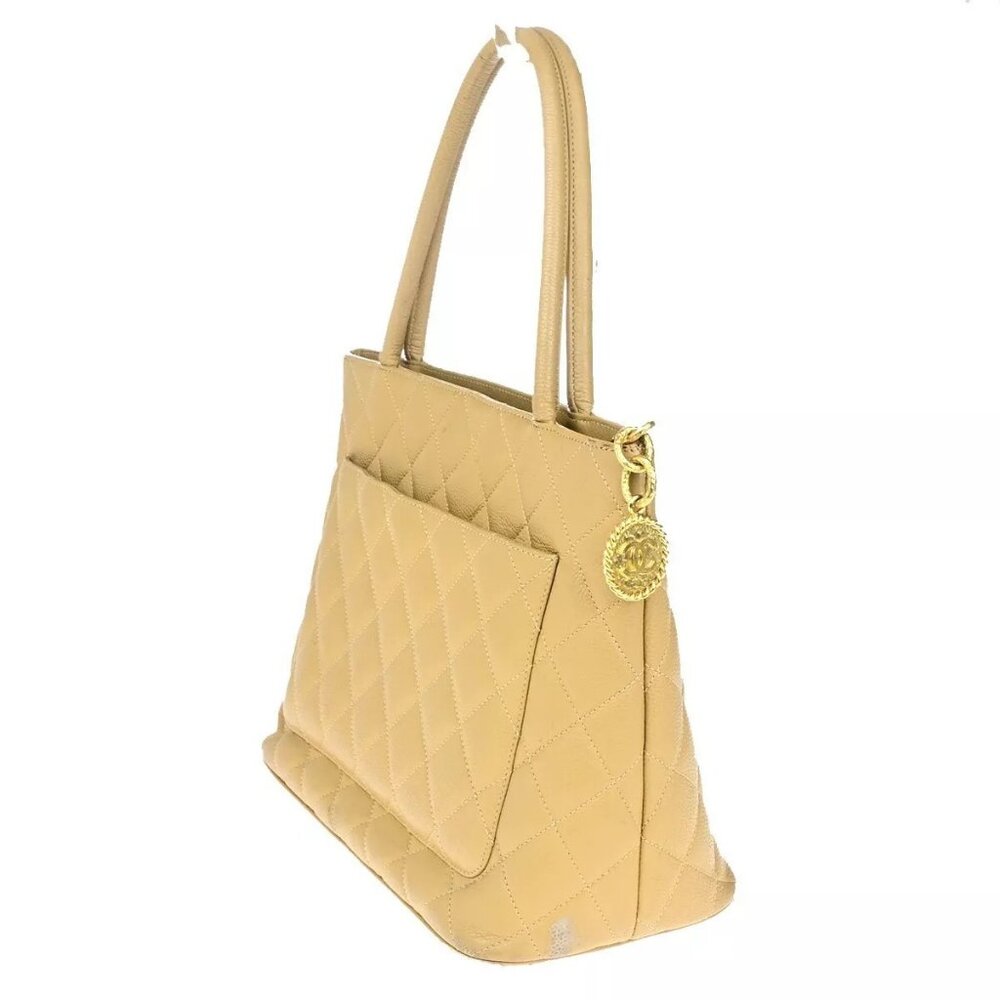 CHANEL CC Medallion Matelasse Shoulder Bag Grained Calfskin Leather authentic - Picture 3 of 16